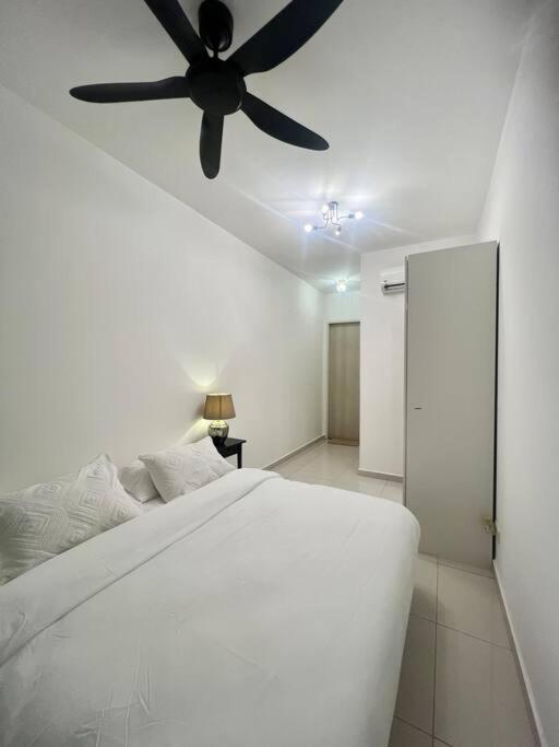 Legasi High Floor 3 Bedroom Klcc View * Kuala Lumpur