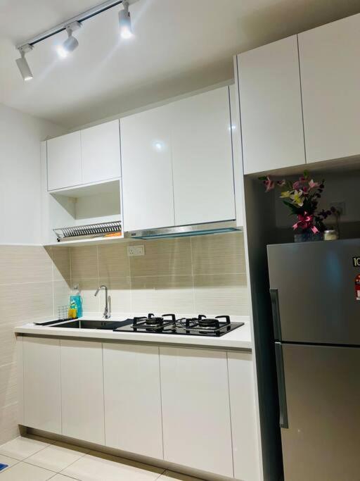 Legasi High Floor 3 Bedroom Klcc View *