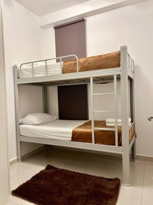 Legasi High Floor 3 Bedroom Klcc View * Kuala Lumpur